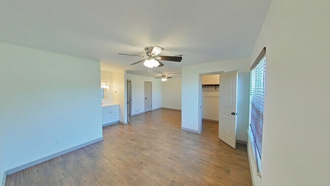 Building Photo - 5222 NW Ashby Ave