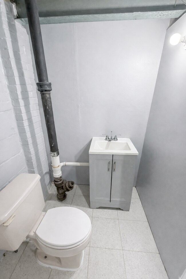 Building Photo - Home with Modern Kitchen, Finished Basement & Backyard Deck