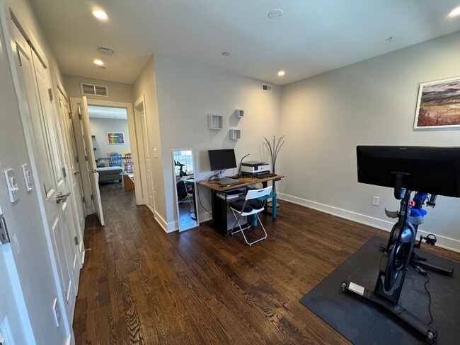 Building Photo - 1012-14 S Randolph St