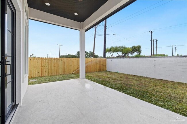 Building Photo - 26 Zimmerius Ave