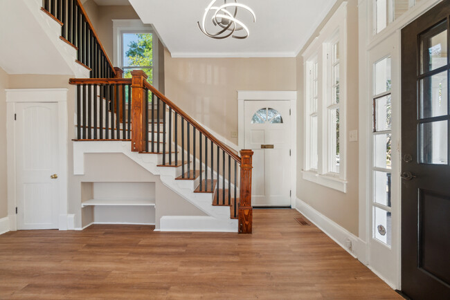 foyer showing side entrance option - 256 Constitution Ave