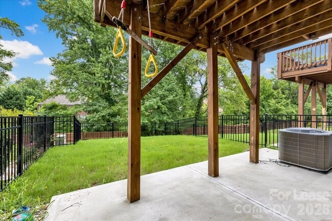 Building Photo - 2611 Grantham Place Dr