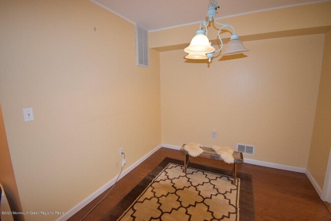 Building Photo - 1304 Wellington Pl