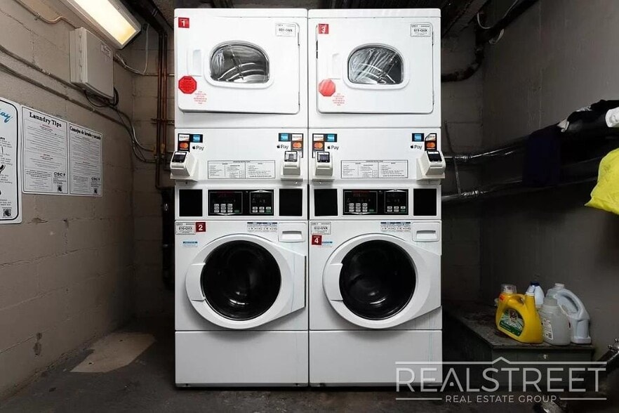 Building Photo - Stylish 2-Bedroom Bushwick Apartment with Huge Private Balcony & Prime Location