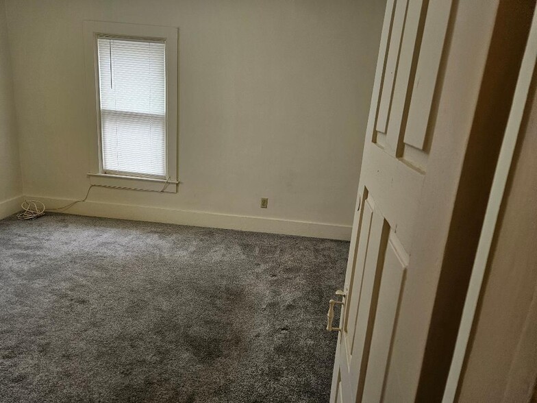 Living Room - 16 Oak St