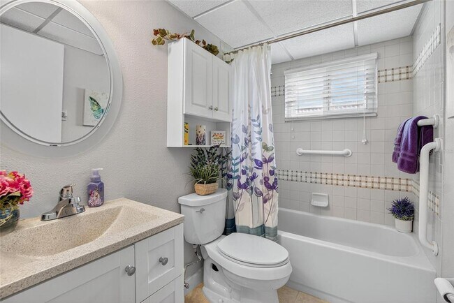 Building Photo - 202 Bedford St