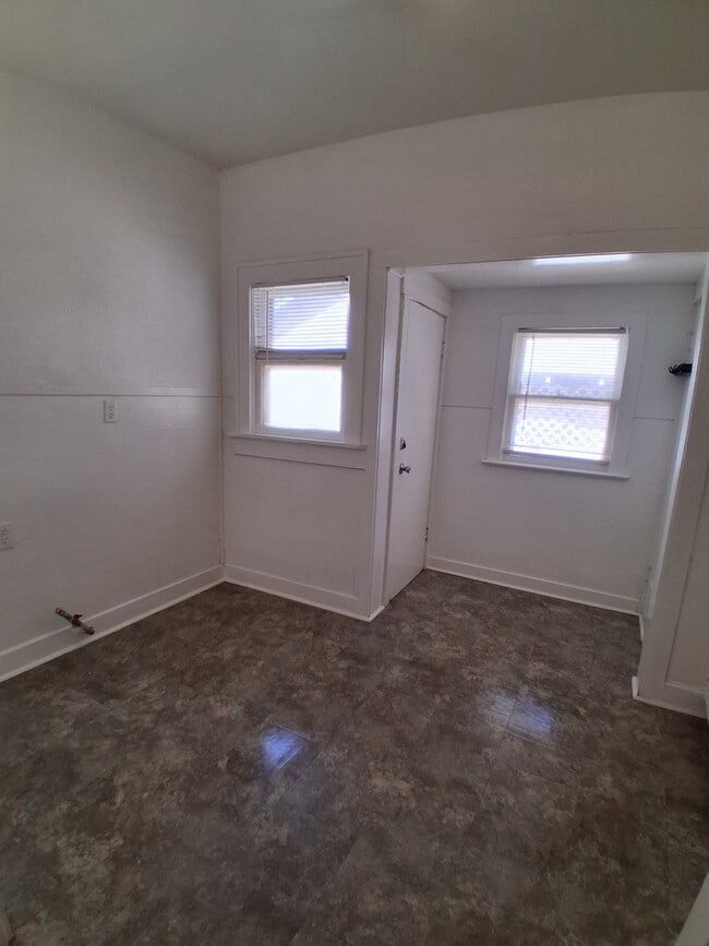 Building Photo - 707 Baylor St