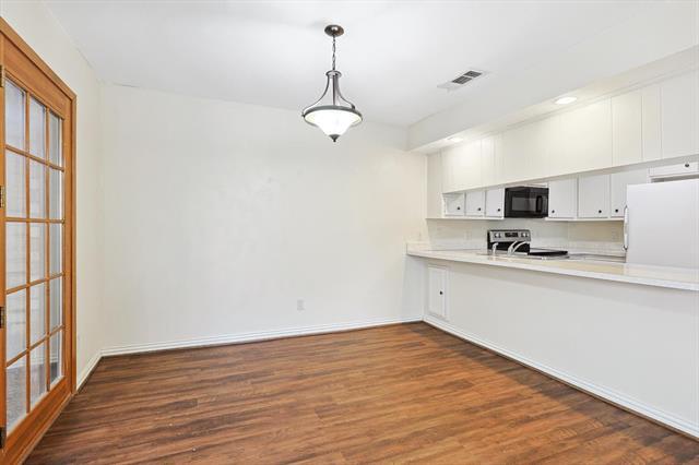 Building Photo - 916 Shady Creek Ln
