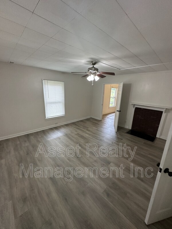 Building Photo - 500 W Strang St