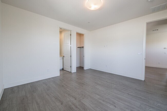 Building Photo - Luxury Living in Inspirada’s Gated Escala Community!