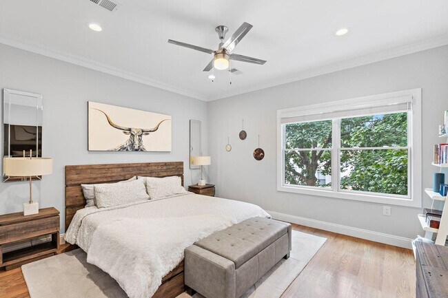 Building Photo - 61 Bleecker St