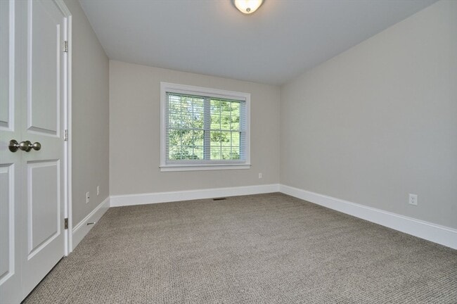 Building Photo - 11 Saratoga Ln