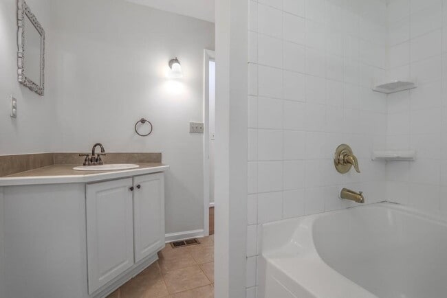 Building Photo - 3679 Donaldson Dr NE