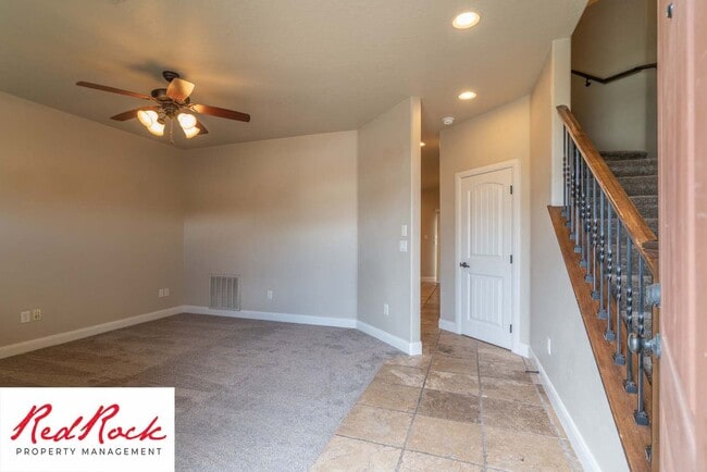 Building Photo - Beautiful Southgate Townhome!