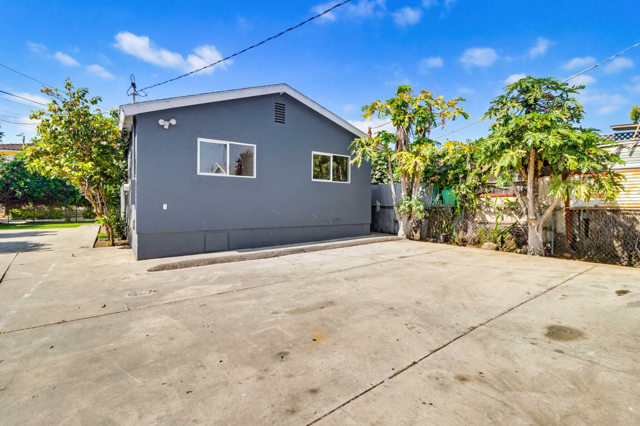 Building Photo - 856 S Gregory St