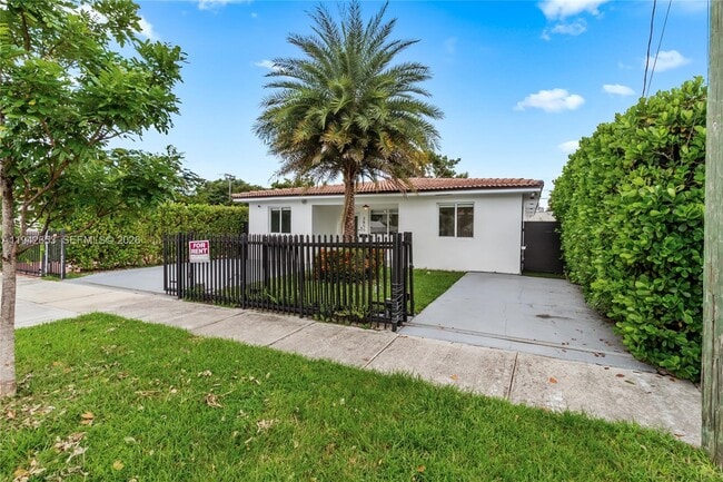 Building Photo - 3855 SW 1st St