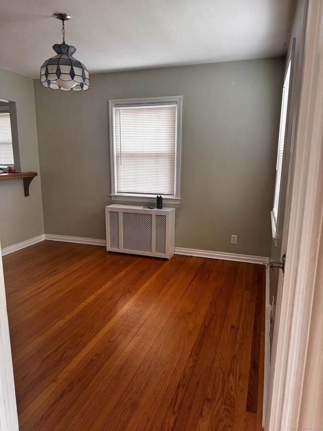 Building Photo - 71 Linnmore Dr