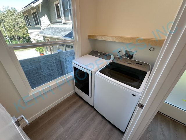 Building Photo - Charming 2-Bed, 2-Bath Duplex Oasis in Hea...