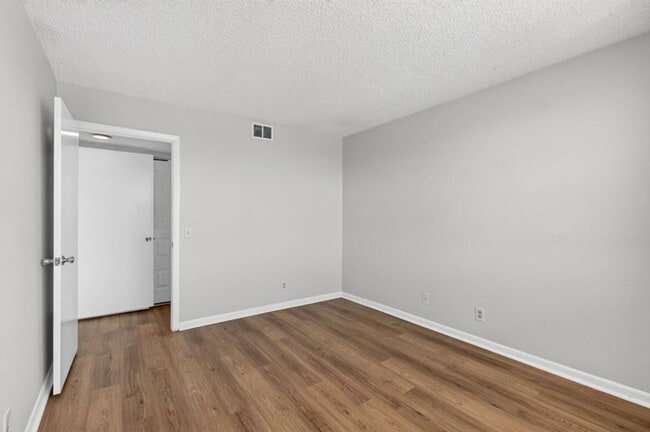 Building Photo - TWO BEDROOM ONE BATHROOM!! MOVE IN READY!! WATERFRONT COMMUNITY!!