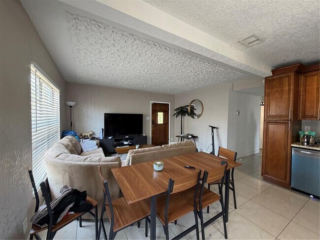 Building Photo - 2926 W St John St