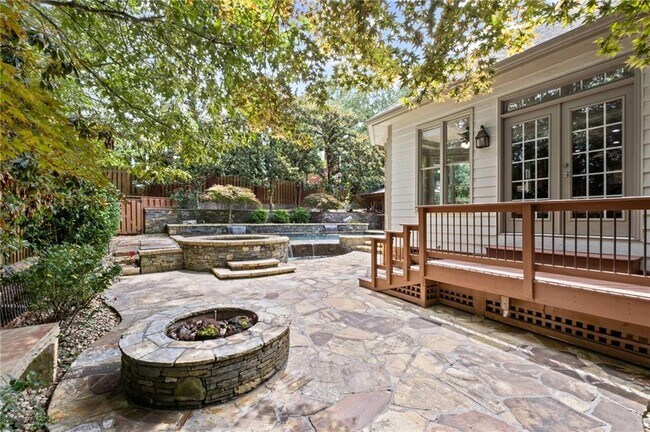 Building Photo - 710 Weybridge Pl