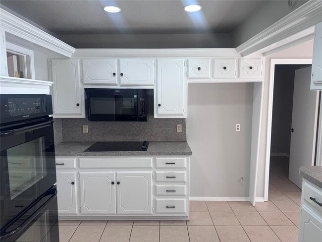 Building Photo - 12216 Sylvester Dr