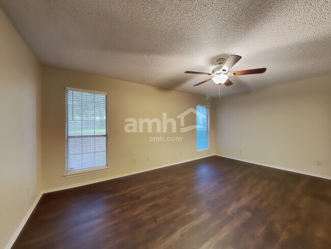 Building Photo - 874 Garden Cir