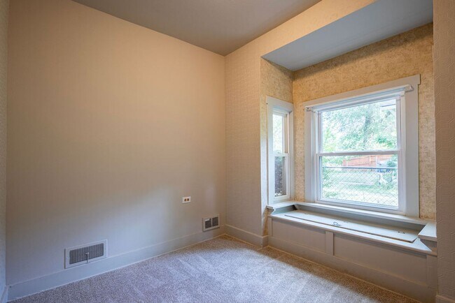 Building Photo - Quaint 2 Bed 1 Bath House in 80907!!