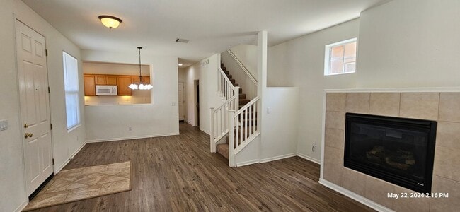 Building Photo - Autumn Glenn Large Two Story Home Near Sho...