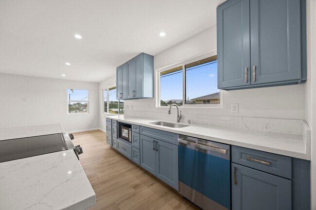 Building Photo - AVAILABLE NOW...BRAND NEW 3 BEDROOM 2 BATH