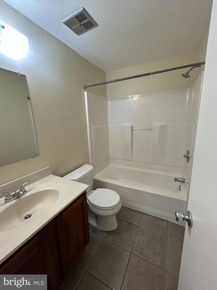 Building Photo - 8447 Braxted Ln