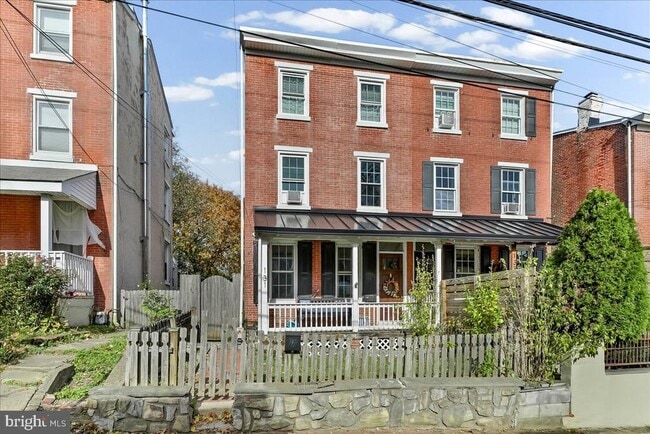 Building Photo - 131 E Union St