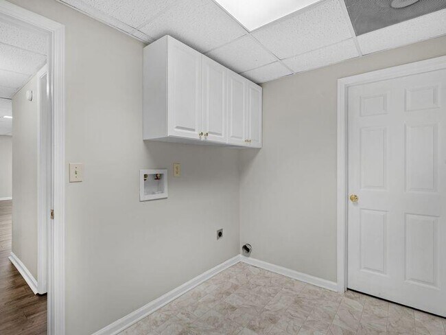 Building Photo - 63 Sentry Oak Ct