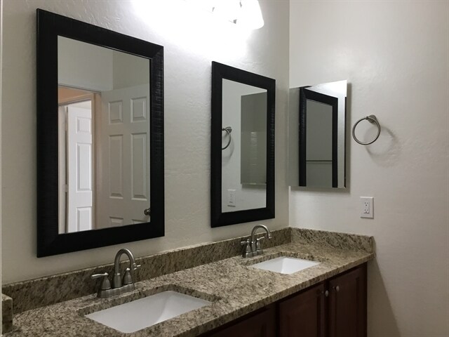 Building Photo - 5308 S 53rd Ln