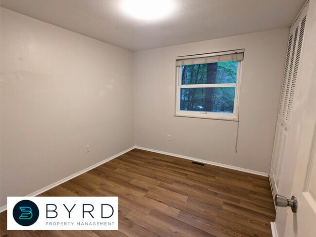 Building Photo - 13300 Farm Crest Ct