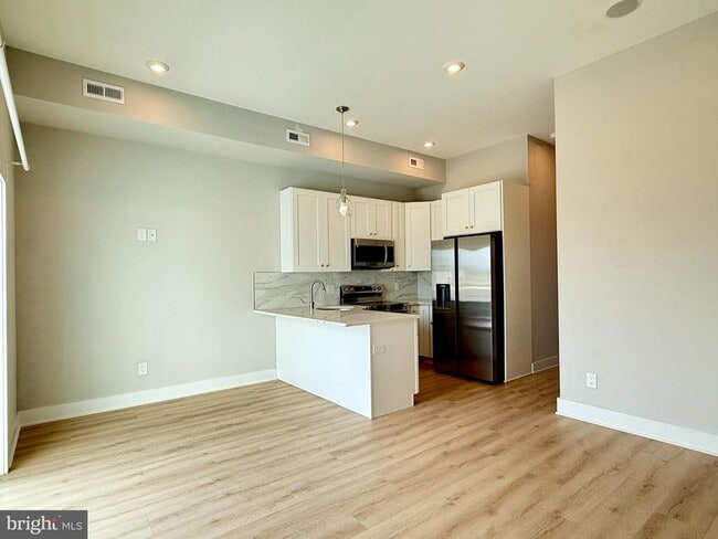 Building Photo - 2421 Frankford Ave