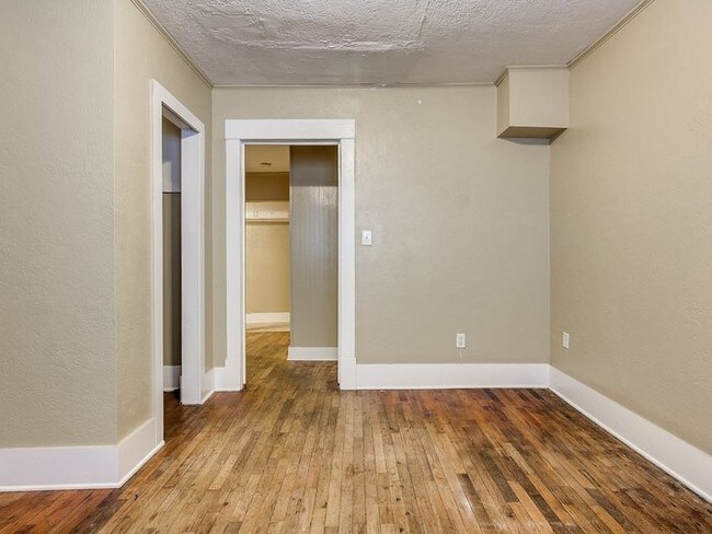 Building Photo - 715 Asp Ave