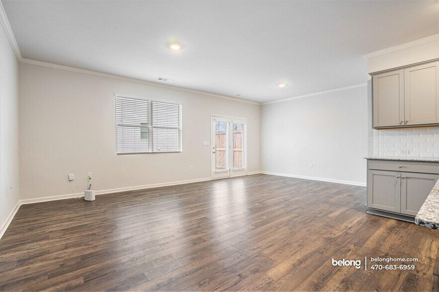 Building Photo - 2594 Poppy Ct