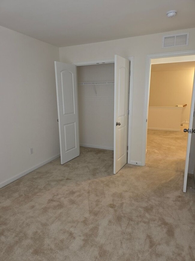 Building Photo - HYETTS CROSSING TWINHOME