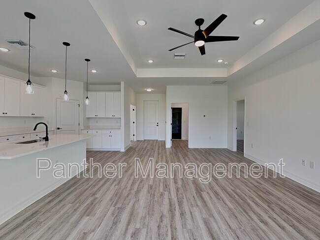 Building Photo - 1422 NE 33rd Ln