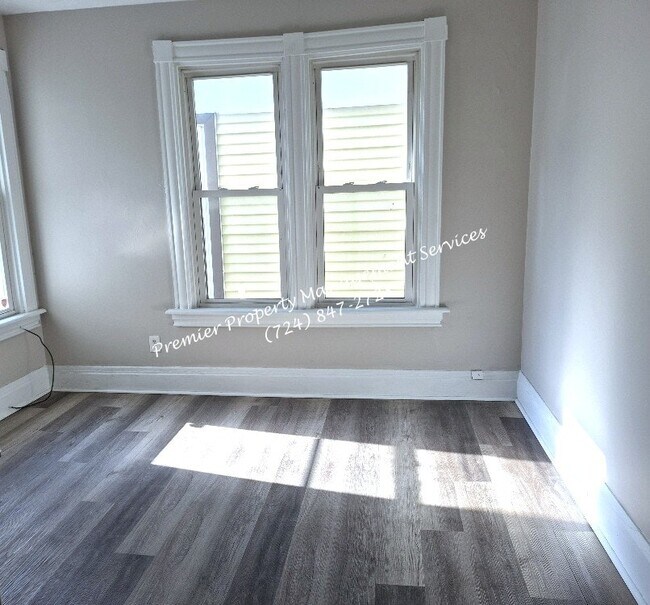 Building Photo - 1525 3rd Ave