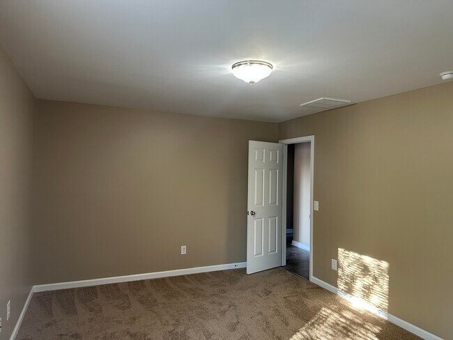 Building Photo - 3933 Pine Ridge Way