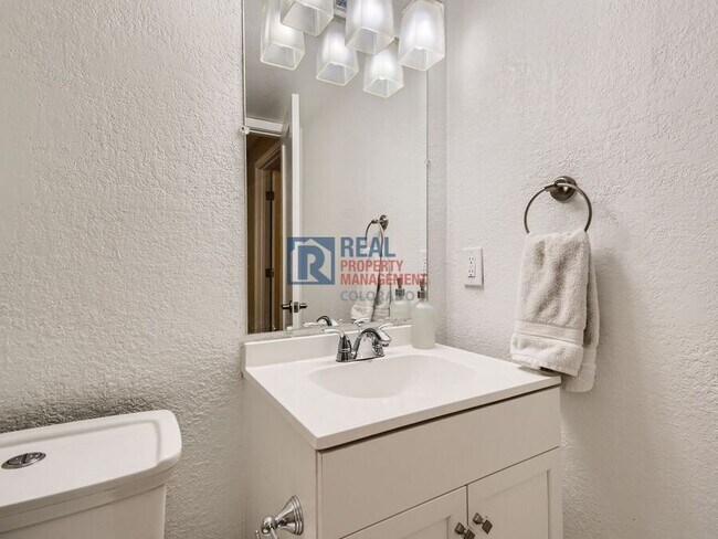 Building Photo - 2785 E Nichols Cir