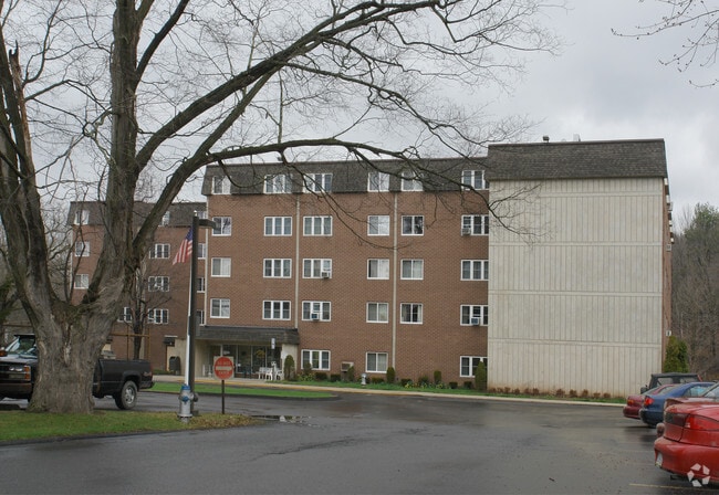 Building Photo - Pinnacle Towers