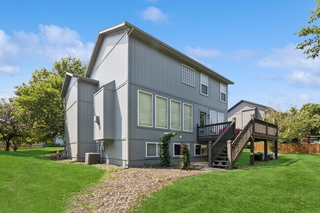 Building Photo - 5341 Meadowlark Dr