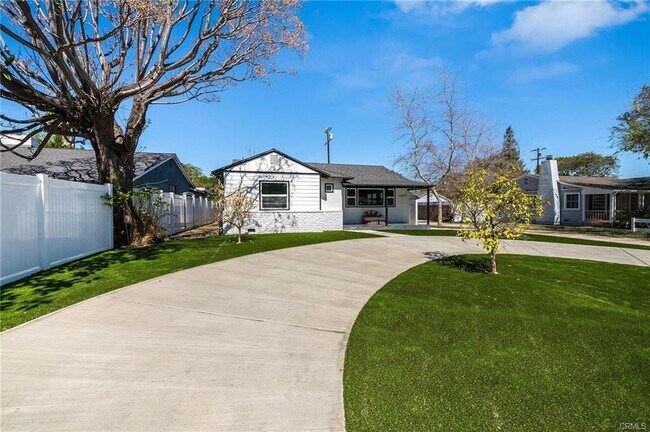 Building Photo - 22919 Leonora Dr