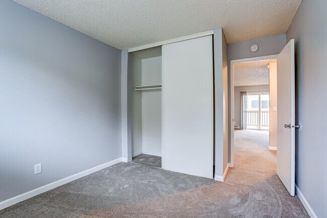 Building Photo - NOW LEASING : Spacious 2BR Upper Unit