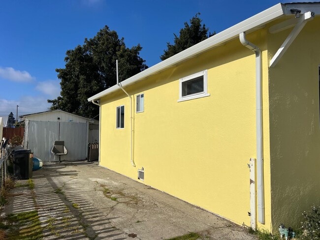 Building Photo - 22771 Inyo St