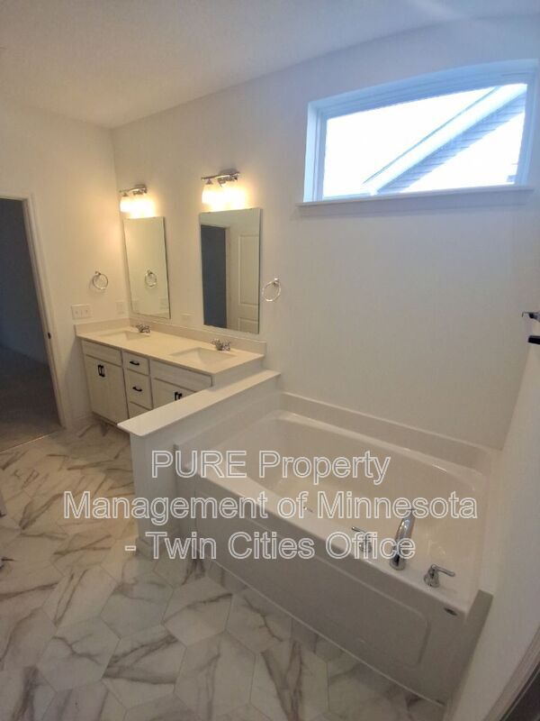 Building Photo - 4654 Schilling Way