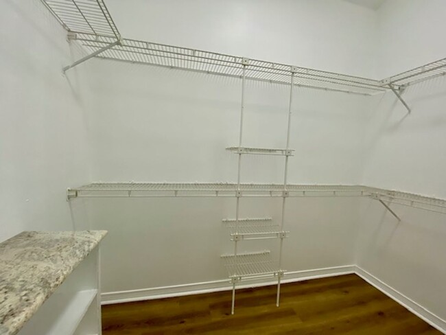 Building Photo - 2 Bedroom 2.5 Bath Condo in Ellerbe Woods!
